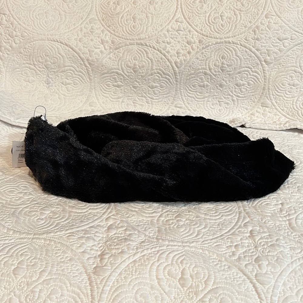 Lulu black‎ faux fur infinity scarf, NWT